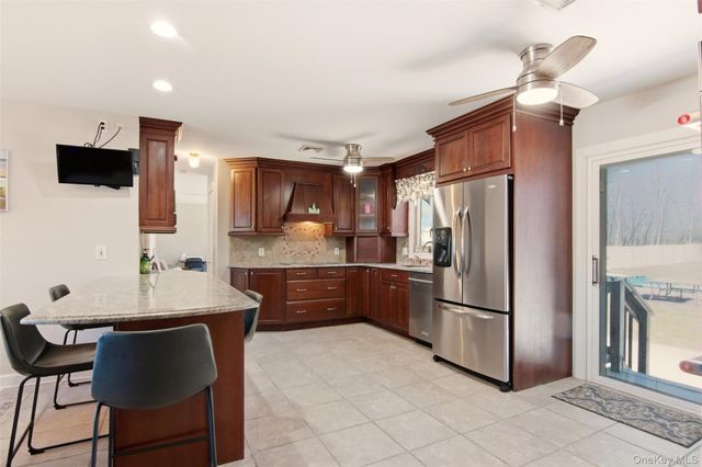 741 10th Street, Islip Terrace, NY 11752