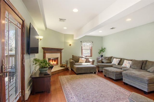 741 10th Street, Islip Terrace, NY 11752