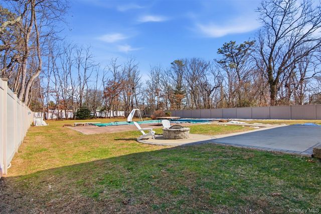 741 10th Street, Islip Terrace, NY 11752