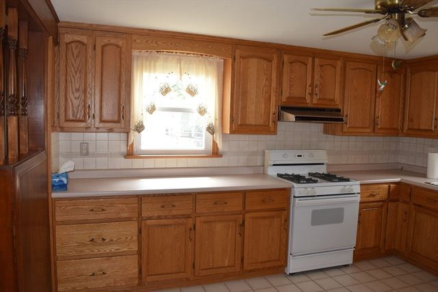 73 Jette St, Swansea, MA 02777