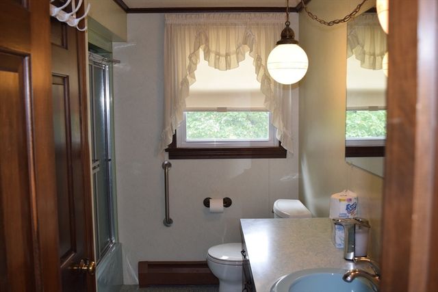 73 Jette St, Swansea, MA 02777