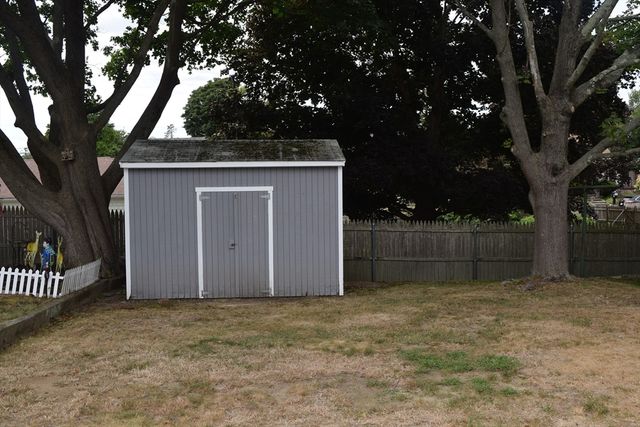 73 Jette St, Swansea, MA 02777