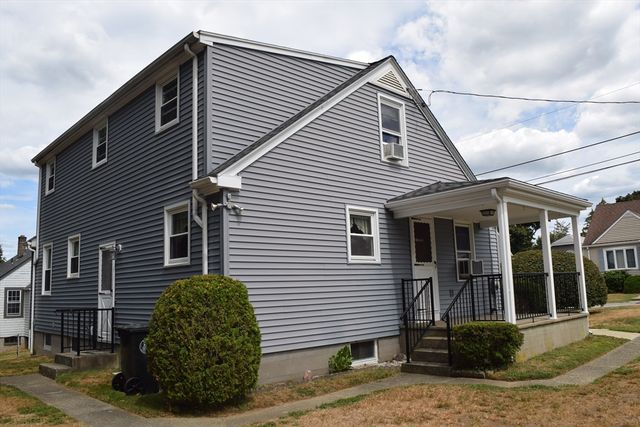 73 Jette St, Swansea, MA 02777