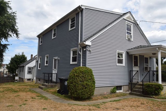 73 Jette St, Swansea, MA 02777