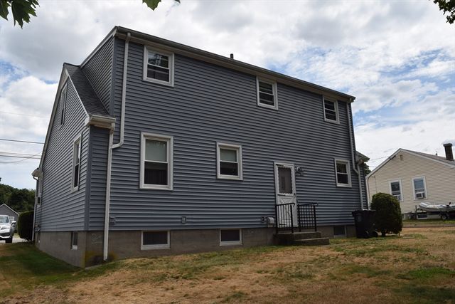 73 Jette St, Swansea, MA 02777
