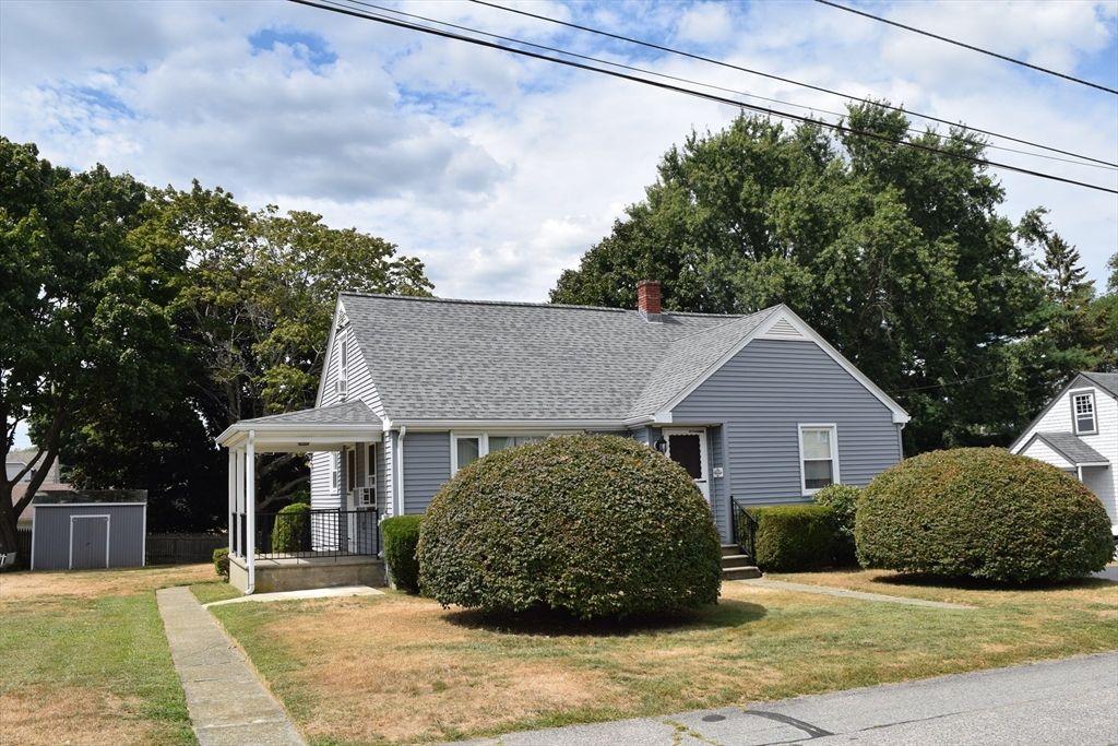 73 Jette St, Swansea, MA 02777