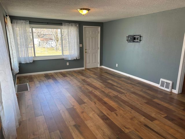 413 W 4th Street, Pinconning Twp, MI 48650