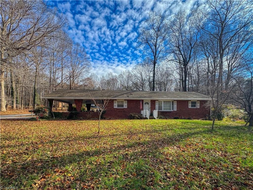 195 Claybon Drive, Advance, NC 27006