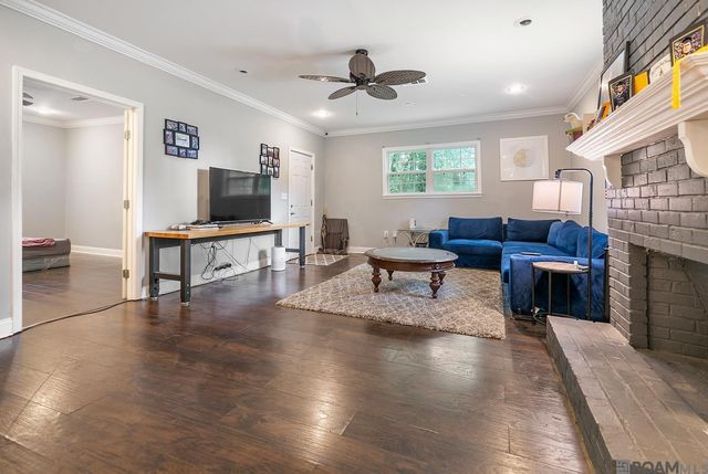 8227 Oak View Dr, Baton Rouge, LA 70814