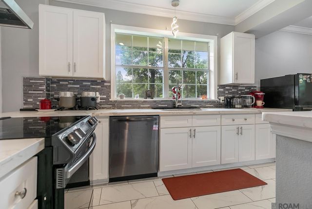 8227 Oak View Dr, Baton Rouge, LA 70814
