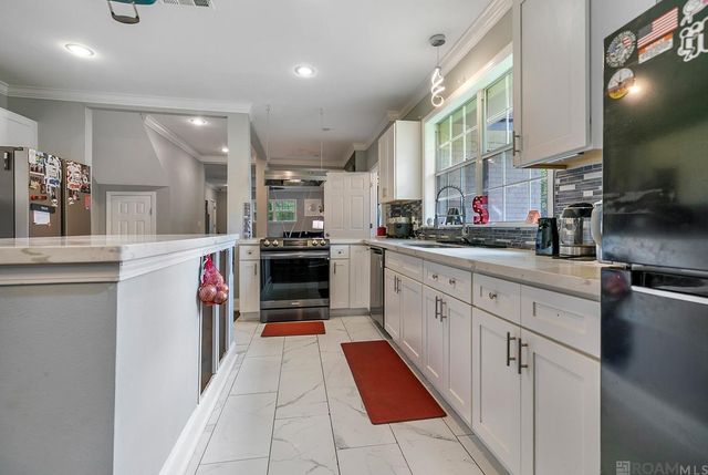 8227 Oak View Dr, Baton Rouge, LA 70814