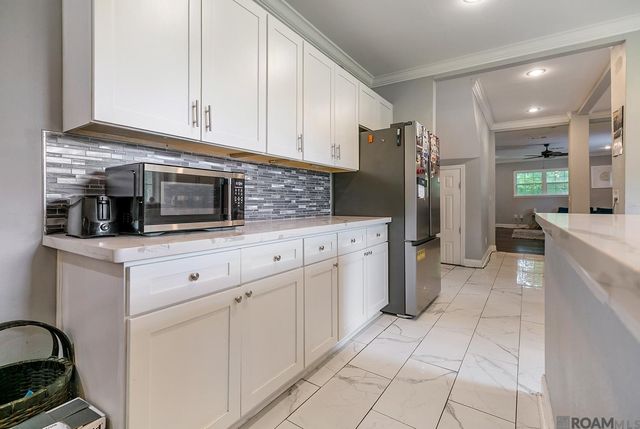 8227 Oak View Dr, Baton Rouge, LA 70814