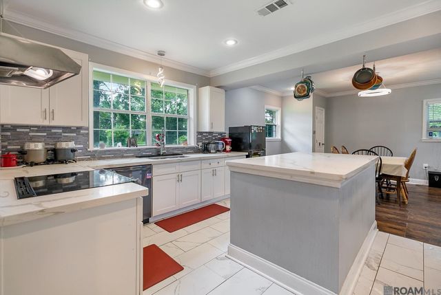 8227 Oak View Dr, Baton Rouge, LA 70814