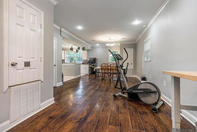 8227 Oak View Dr, Baton Rouge, LA 70814