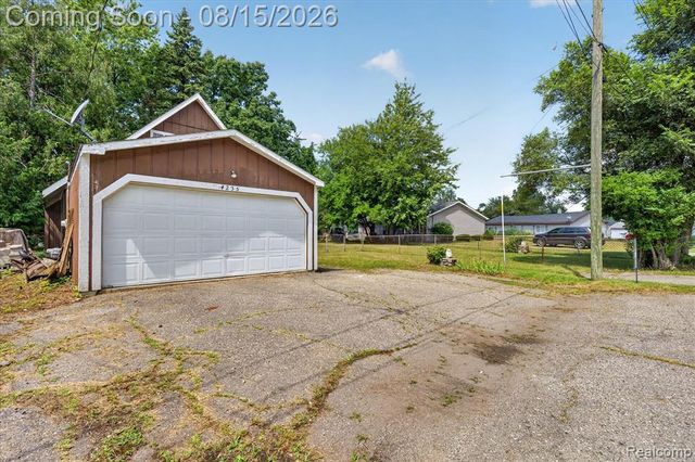 4235 Lake Grove Court, White Lake, MI 48383