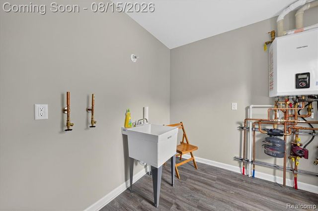 4235 Lake Grove Court, White Lake, MI 48383
