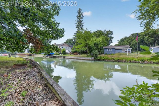 4235 Lake Grove Court, White Lake, MI 48383