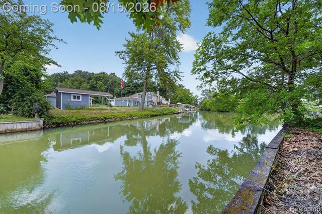 4235 Lake Grove Court, White Lake, MI 48383