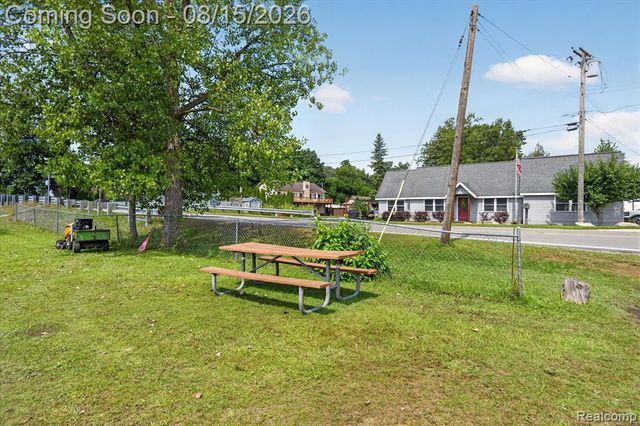 4235 Lake Grove Court, White Lake, MI 48383