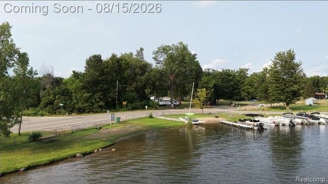 4235 Lake Grove Court, White Lake, MI 48383