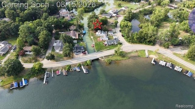 4235 Lake Grove Court, White Lake, MI 48383