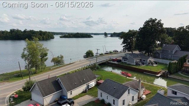4235 Lake Grove Court, White Lake, MI 48383