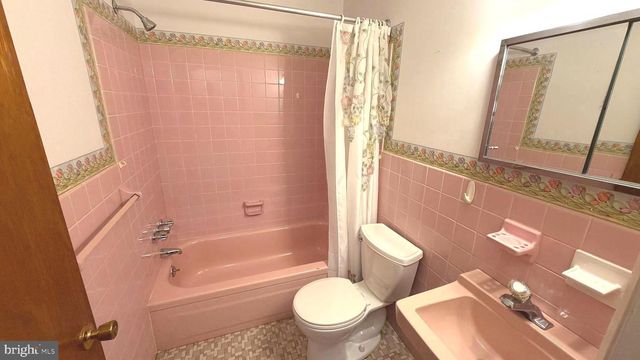 1402 HEARTH DR, North Wales, PA 19454