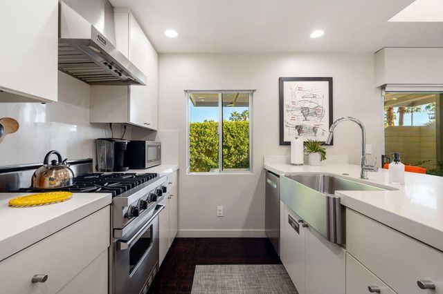 545 N Chiquita Circle, Palm Springs, CA 92262