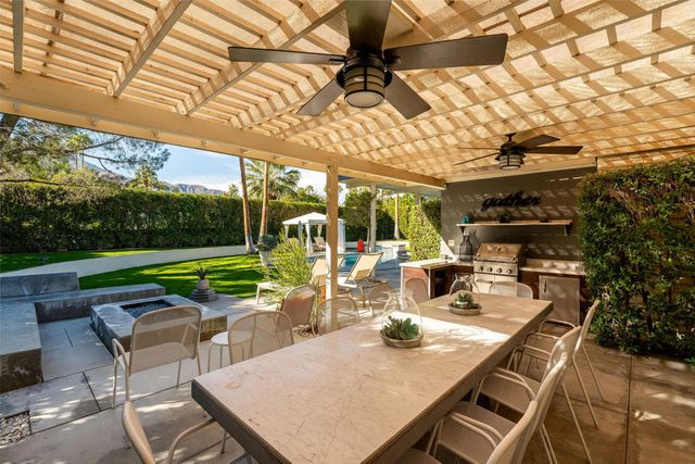 545 N Chiquita Circle, Palm Springs, CA 92262