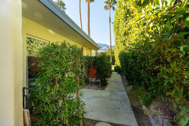 545 N Chiquita Circle, Palm Springs, CA 92262