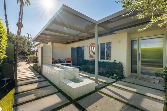 545 N Chiquita Circle, Palm Springs, CA 92262