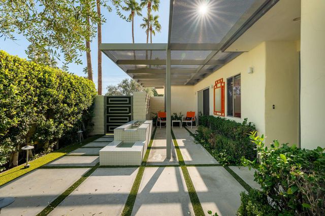 545 N Chiquita Circle, Palm Springs, CA 92262