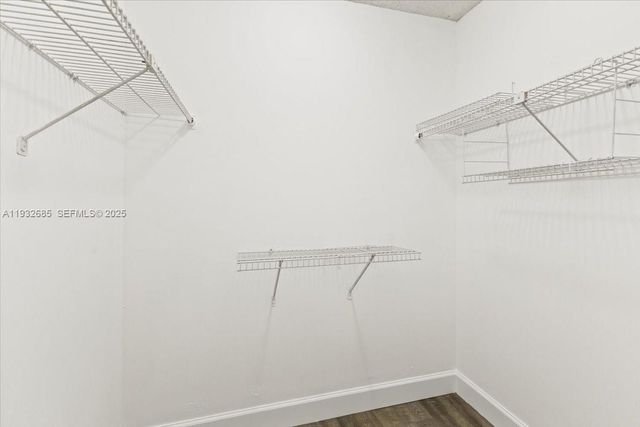 302 Lakeview Dr 203, Weston, FL 33326