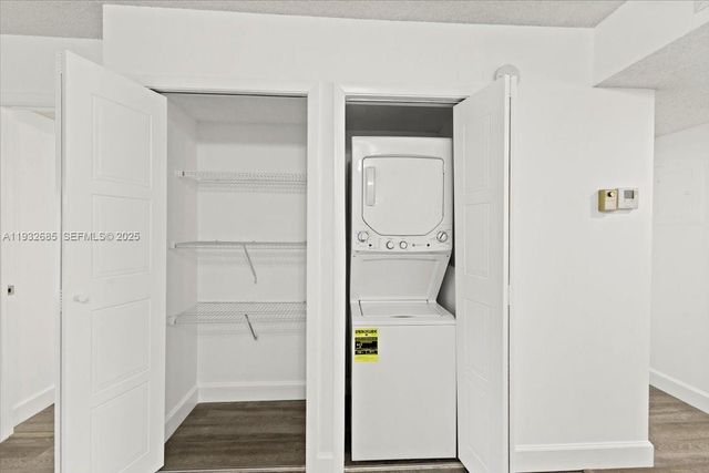 302 Lakeview Dr 203, Weston, FL 33326