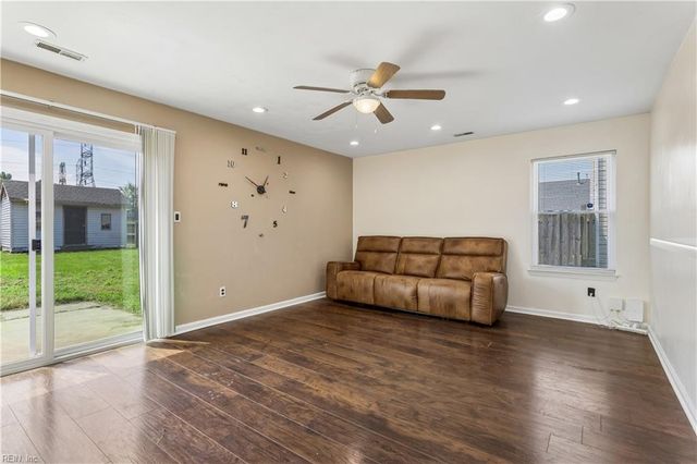 305 Greenfield CRES, Suffolk, VA 23434