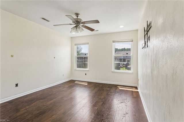 305 Greenfield CRES, Suffolk, VA 23434