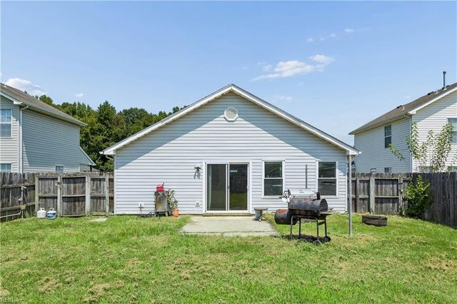 305 Greenfield CRES, Suffolk, VA 23434