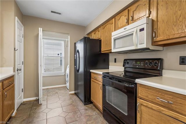 305 Greenfield CRES, Suffolk, VA 23434