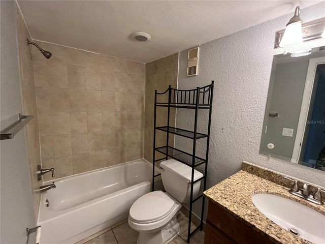 2760 COCONUT BAY LANE 2C LANE 223, Sarasota, FL 34237