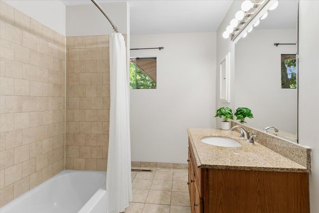 5346 Center Avenue, Lisle, IL 60532