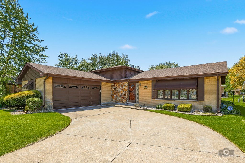 308 S Hickory Street, Glenwood, IL 60425