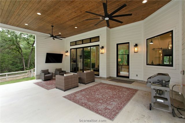 1629 Sawmill Rd, Franklin, TX 77837