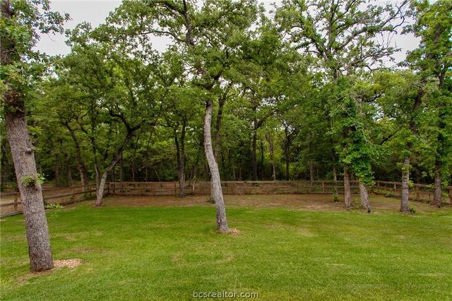 1629 Sawmill Rd, Franklin, TX 77837