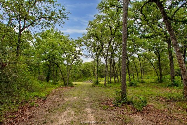 1629 Sawmill Rd, Franklin, TX 77837
