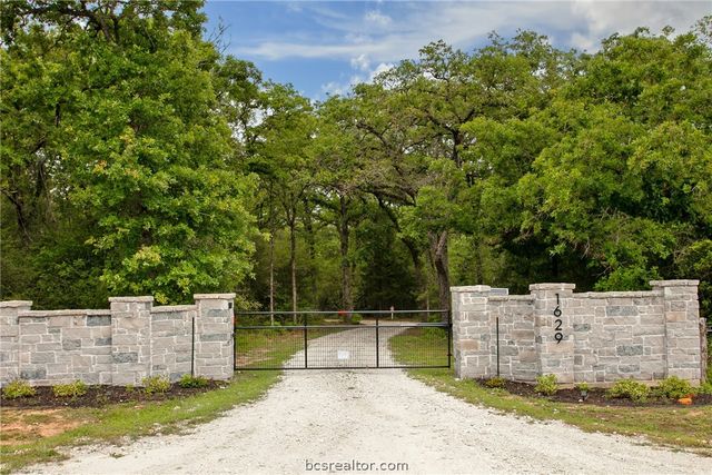 1629 Sawmill Rd, Franklin, TX 77837
