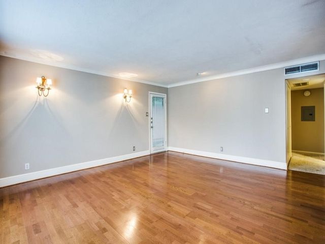 5937 E University Boulevard 227, Dallas, TX 75206