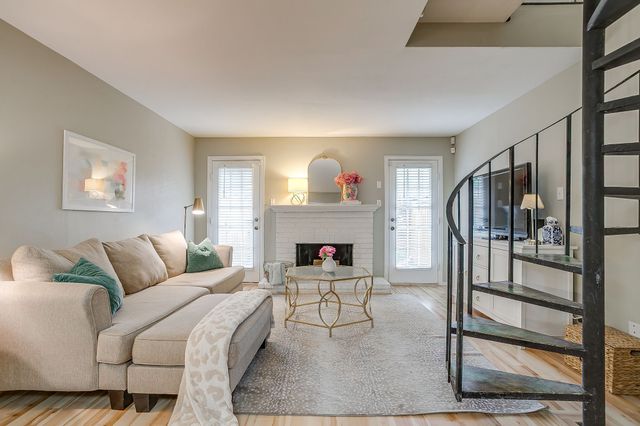 1211 Roaring Springs Road, Fort Worth, TX 76114