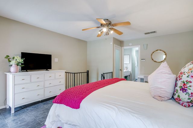 1211 Roaring Springs Road, Fort Worth, TX 76114