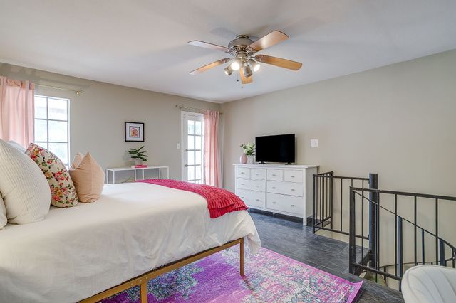 1211 Roaring Springs Road, Fort Worth, TX 76114