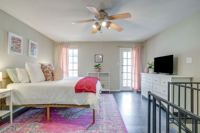 1211 Roaring Springs Road, Fort Worth, TX 76114